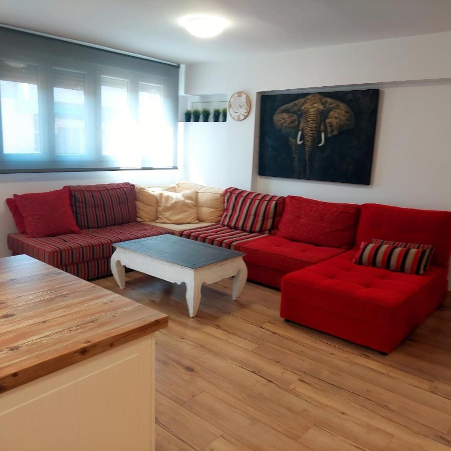 Family Apartment Andrea Alaquas Exteriör bild