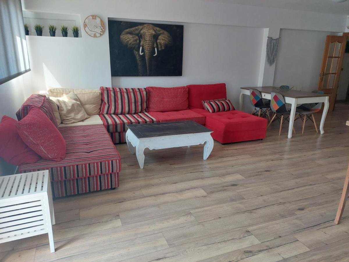 Family Apartment Andrea Alaquas Exteriör bild