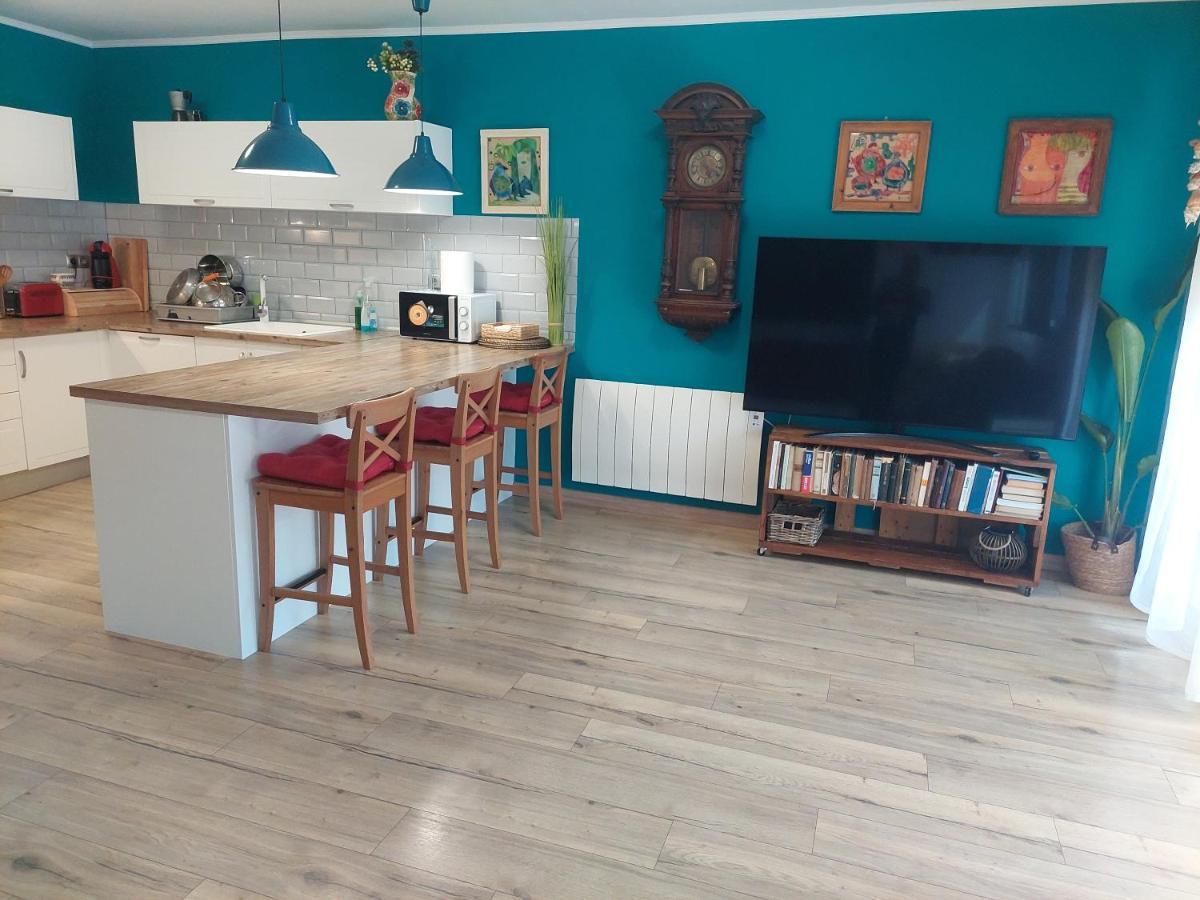 Family Apartment Andrea Alaquas Exteriör bild