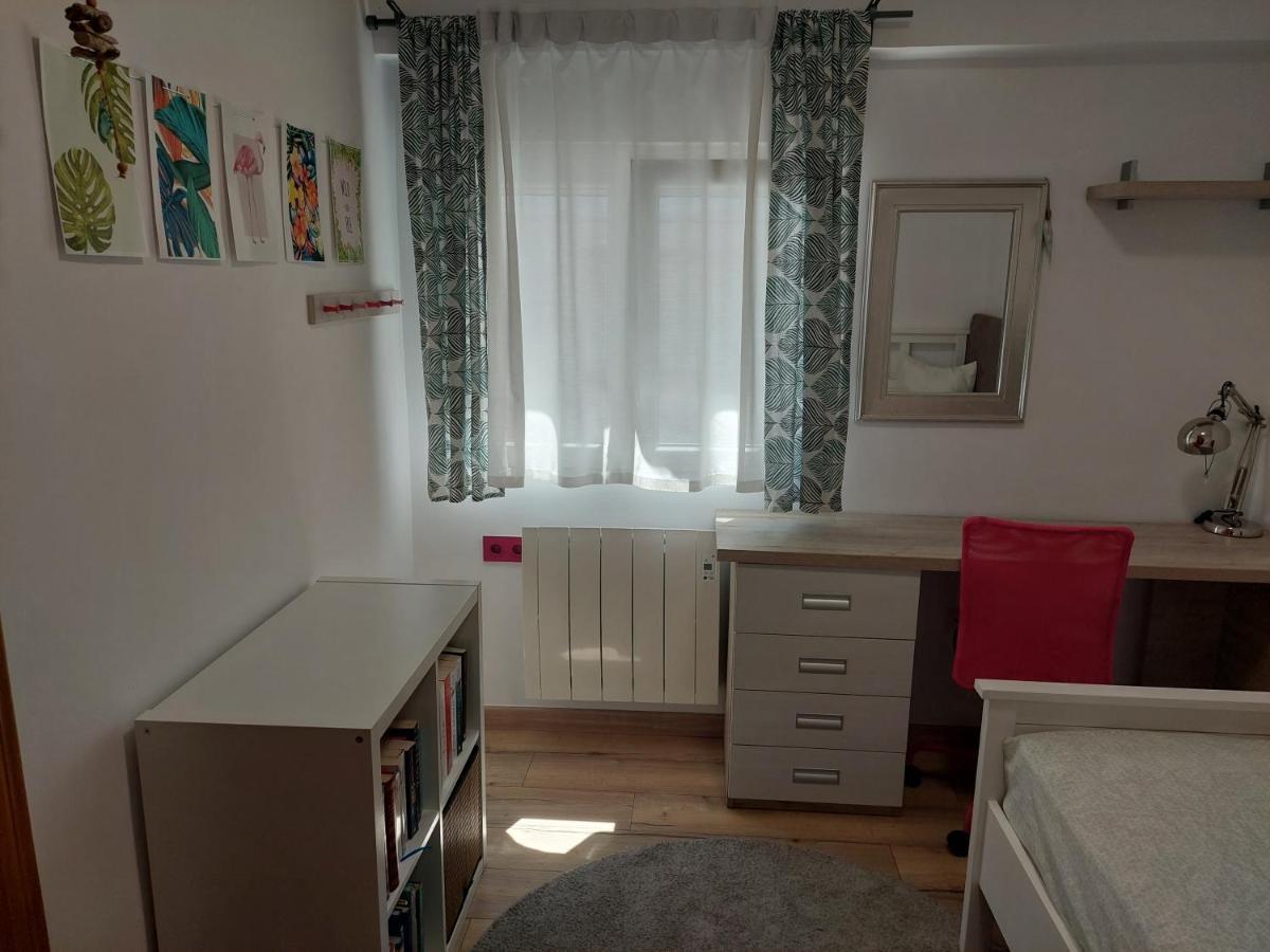 Family Apartment Andrea Alaquas Exteriör bild
